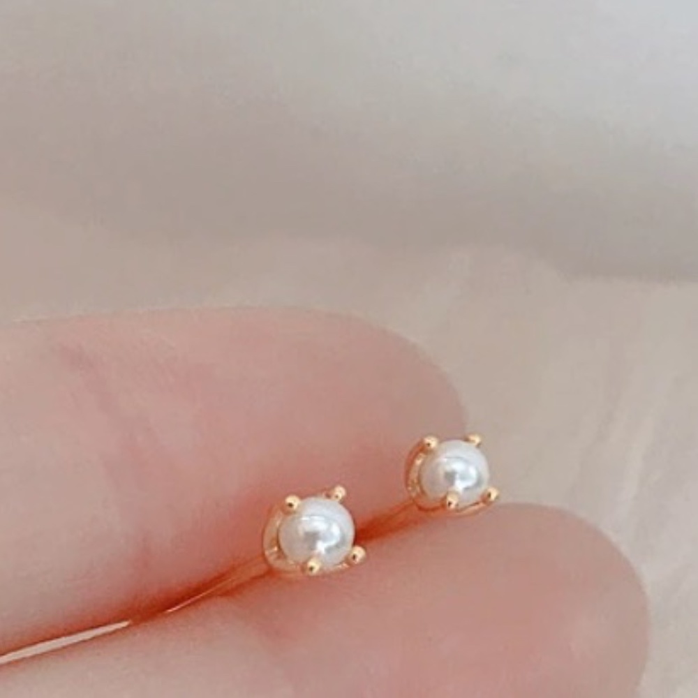 Sterling Silver Four-Claw Pearl & Gold Stud Earrings